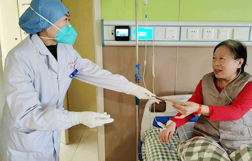 91传媒
离退科亲切慰问生病住院退休老同志