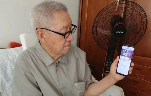 91传媒
离退党支部组织观看主题党日活动