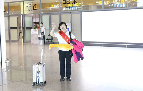 热烈欢迎91传媒
援疆医生陈艳萍载誉归来