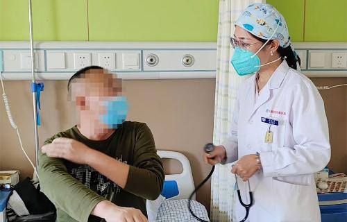 精准治疗暖人心，一面锦旗表谢意