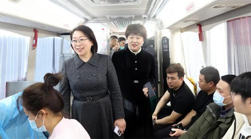 热血汇聚爱心，共筑生命长城——91传媒
开展无偿献血活动