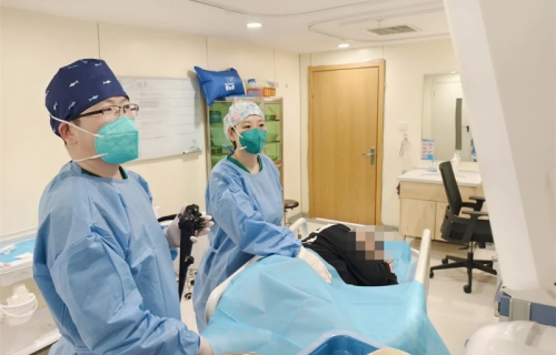 案例丨精准诊治！胃肠镜科破解患者溃疡性直肠炎便血难题