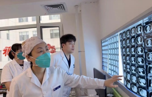 门诊故事箱丨为了患者的健康，我们始终全力以赴！