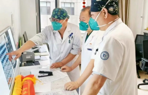 门诊故事箱丨手术两遇“拦路虎”，团队协作纠病因！
